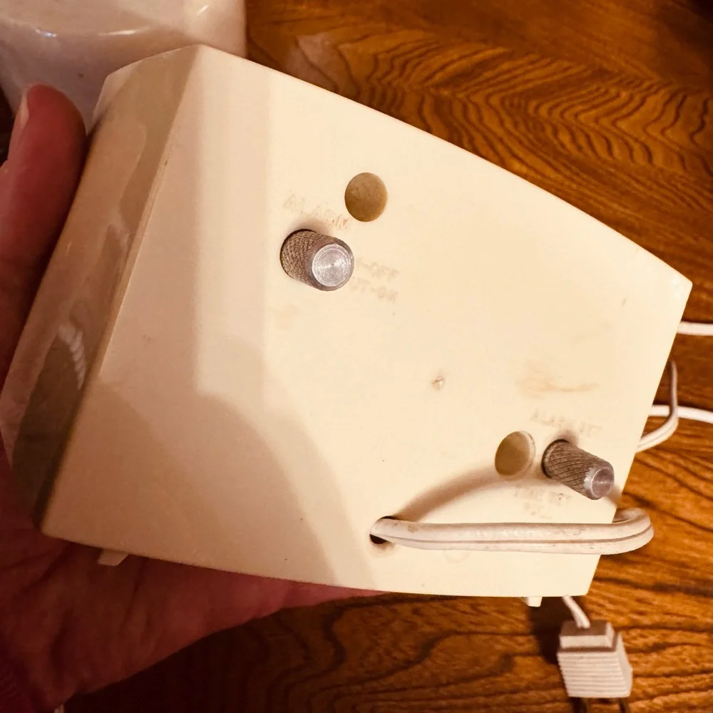 VTG Lux Classic White Retro Clock for parts, decor or diy upcycle project